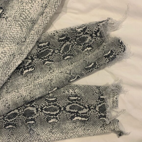 Subdued Snake Print Skinny Jeans - Picture 7 of 7